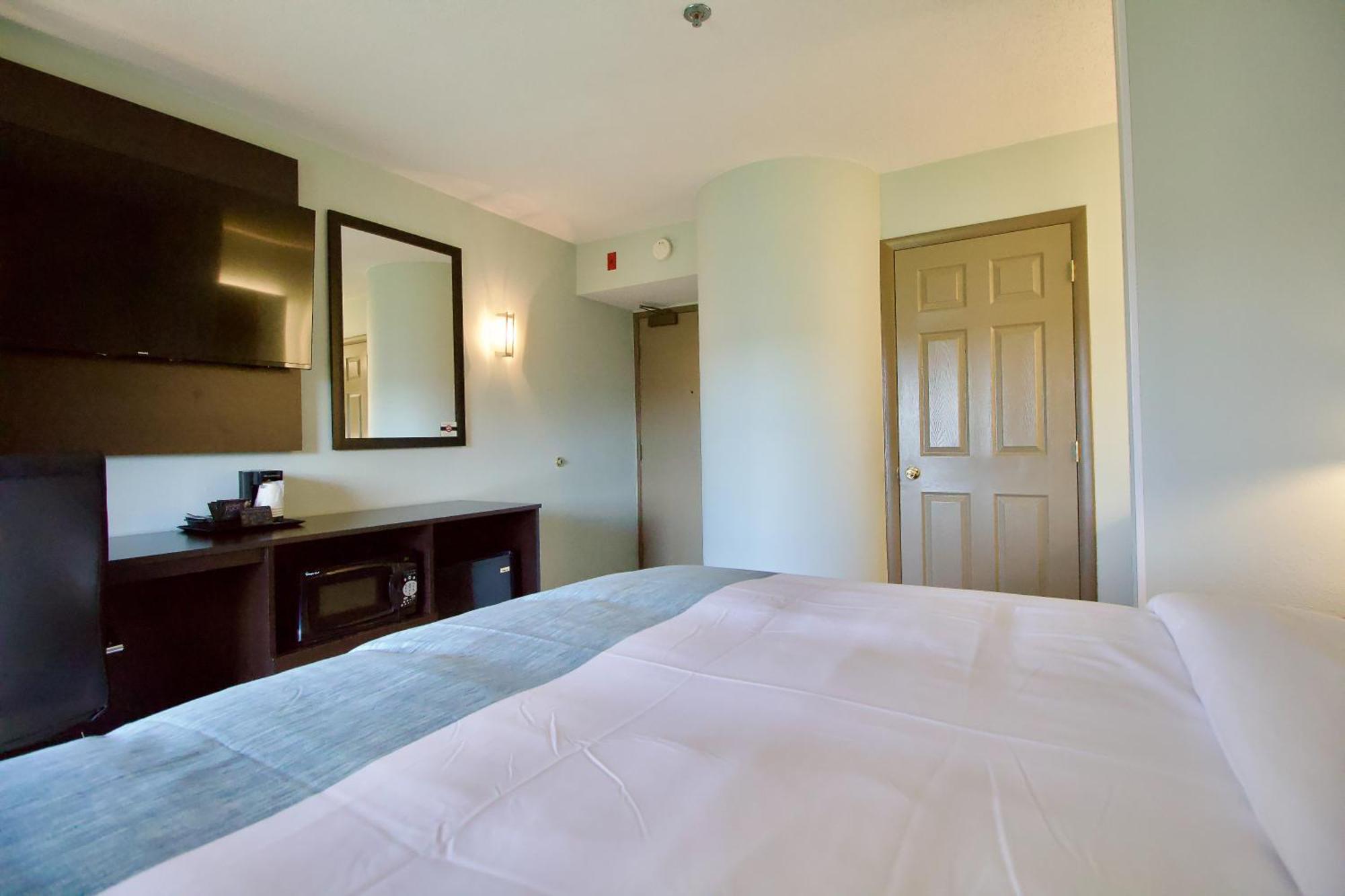 Wingate By Wyndham Salisbury Hotel Exterior photo