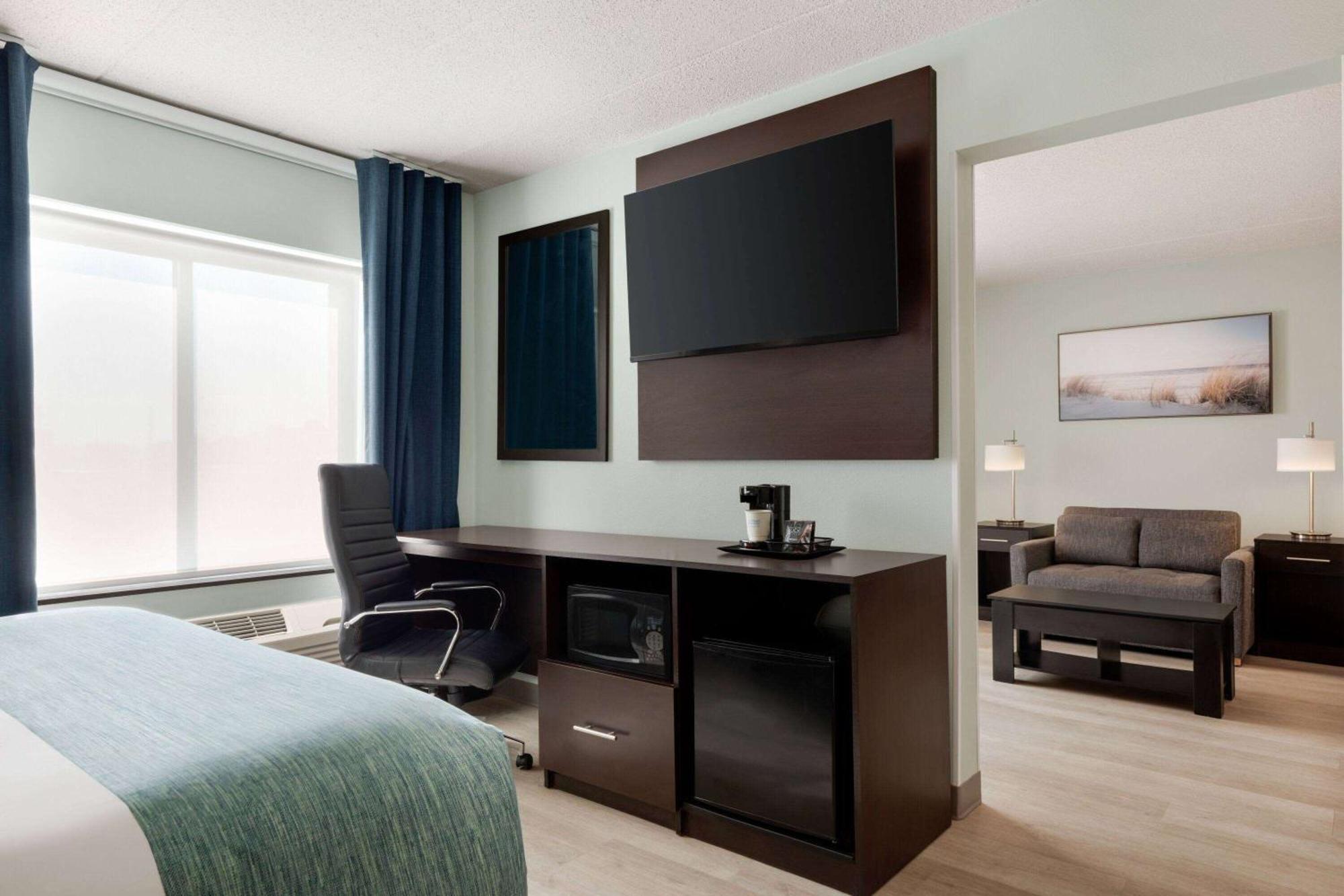 Wingate By Wyndham Salisbury Hotel Exterior photo