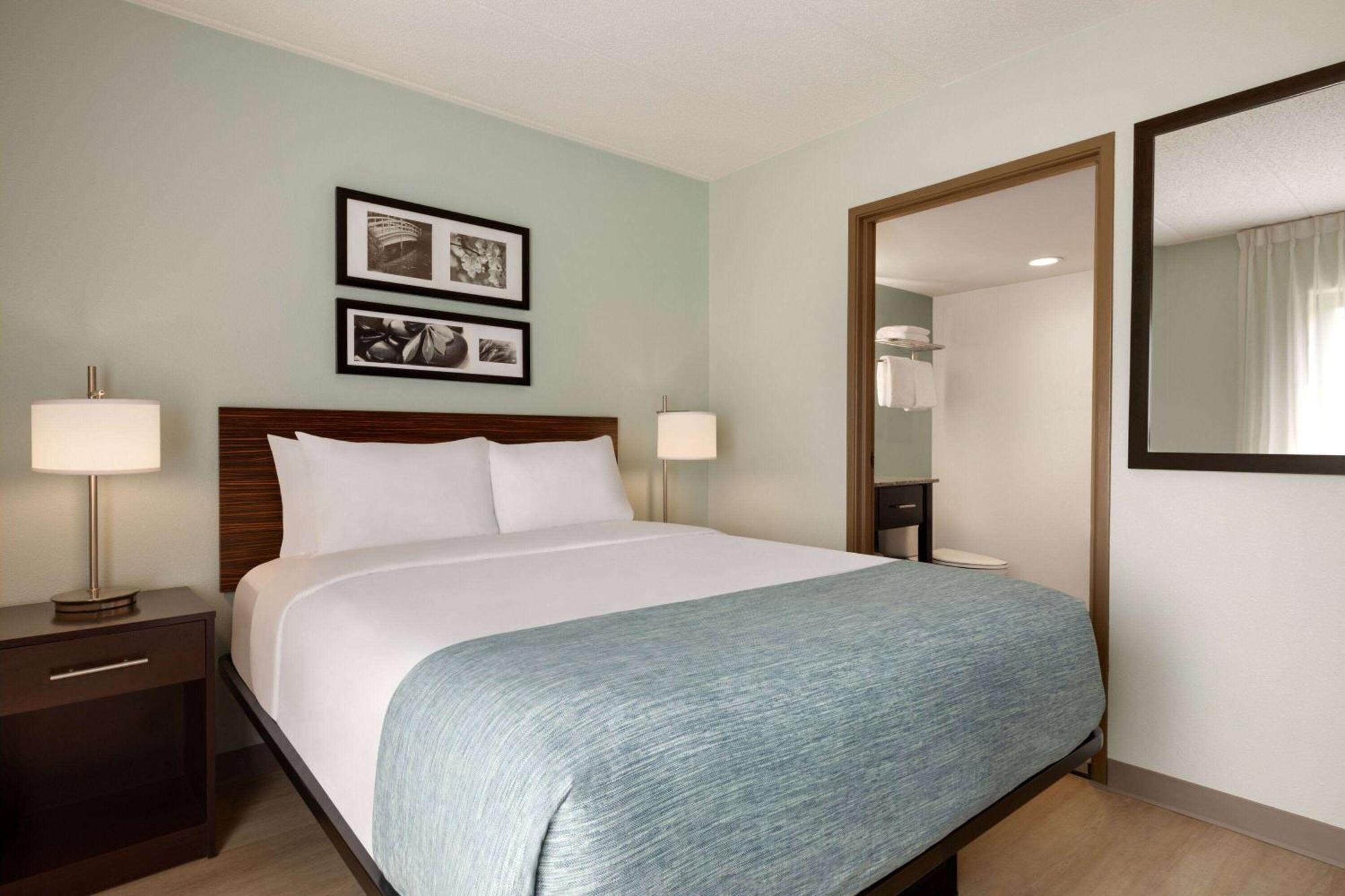 Wingate By Wyndham Salisbury Hotel Exterior photo