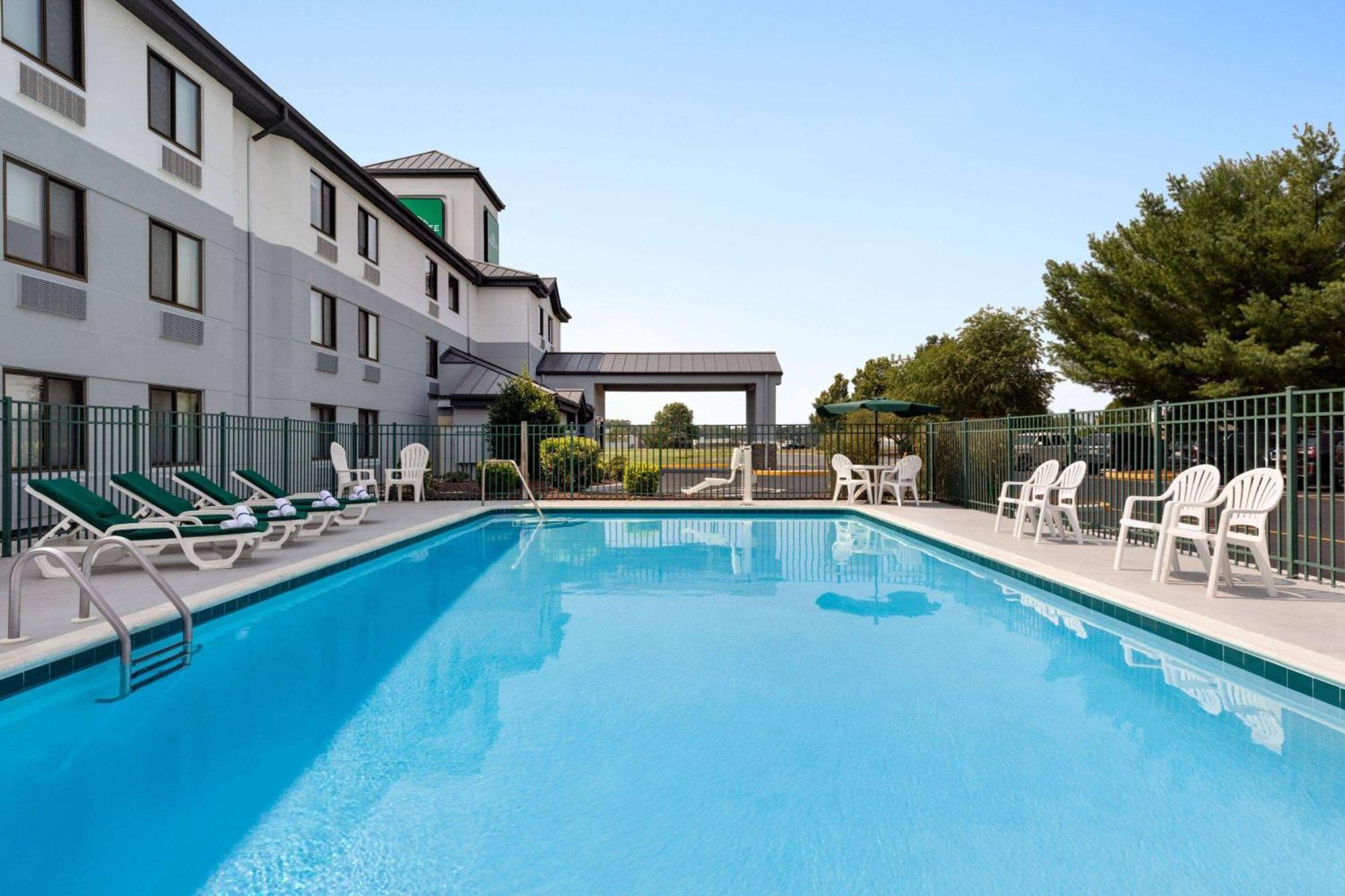 Wingate By Wyndham Salisbury Hotel Exterior photo