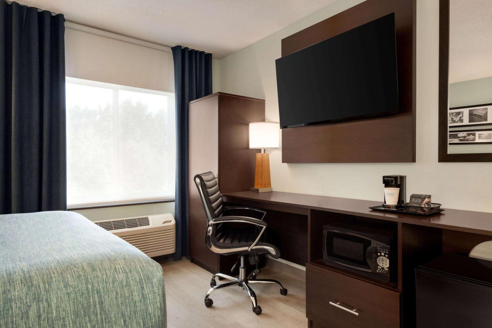 Wingate By Wyndham Salisbury Hotel Exterior photo